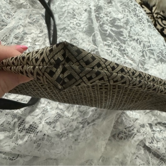 Tommy Hilfiger Canvas Crossbody Purse Bag Gold Logo Faux Leather Trim EUC Cute - Picture 8 of 15